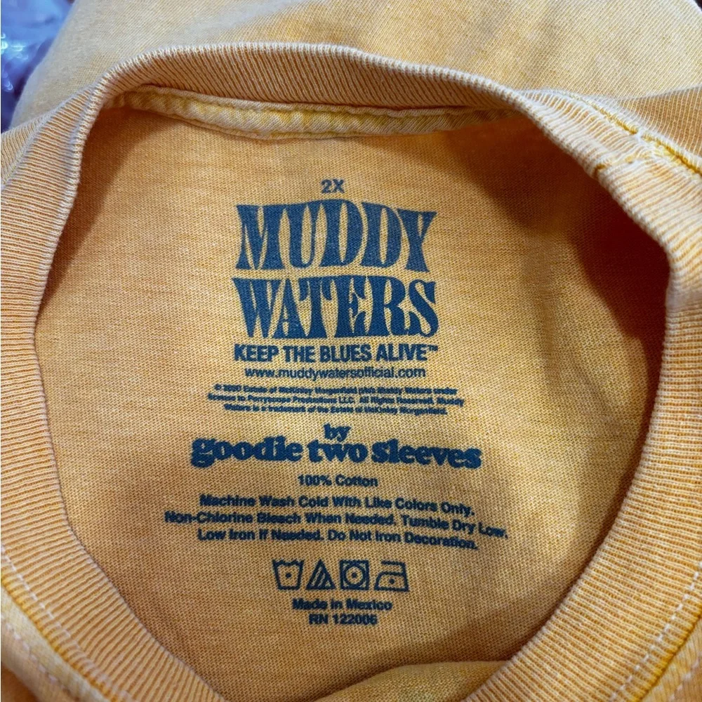 Golden Muddy Waters Tahirt with guitar logo on the front - Picture 3 of 3